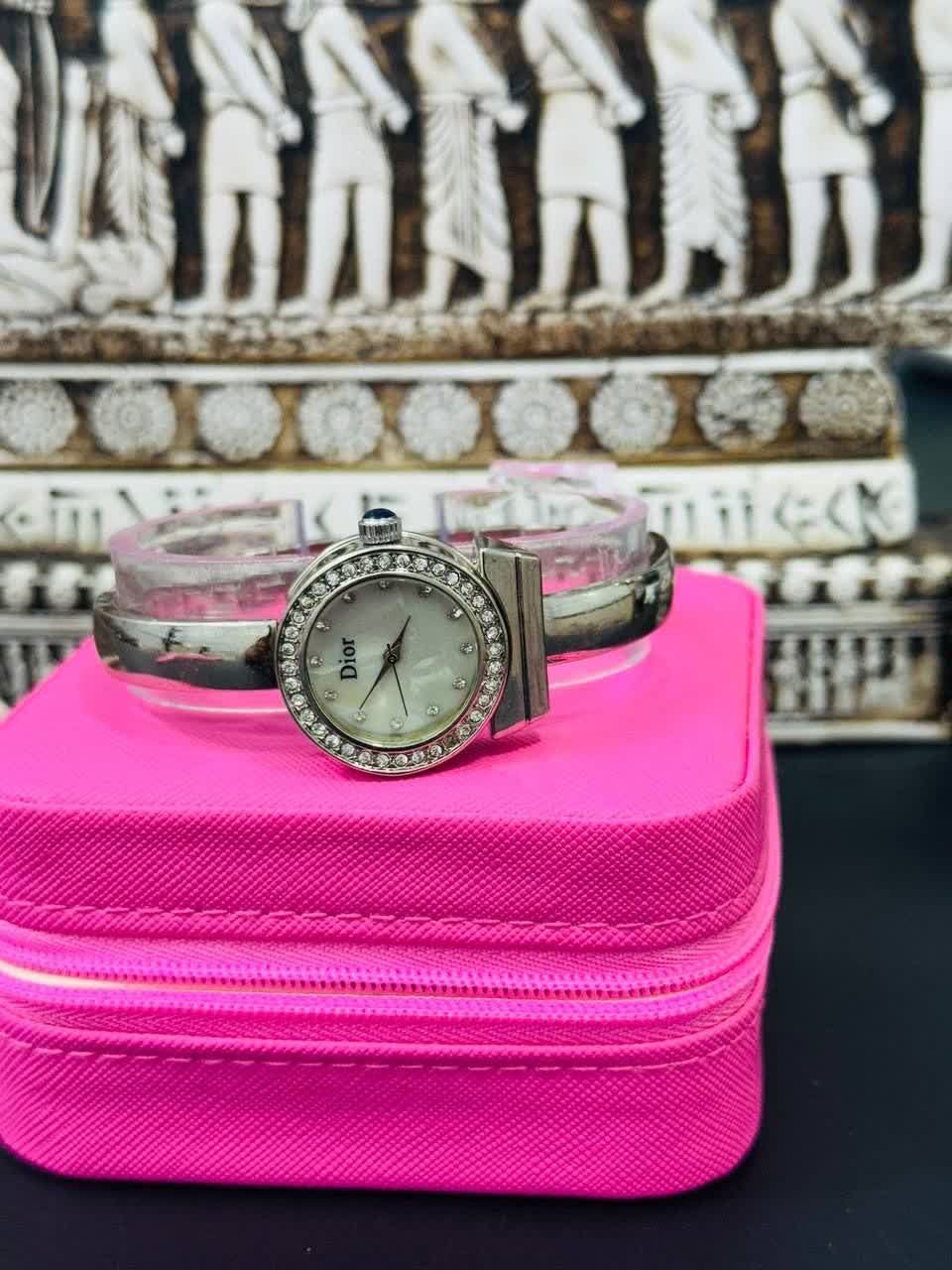 ساعت مچی زنانه برند دیور (DIOR)