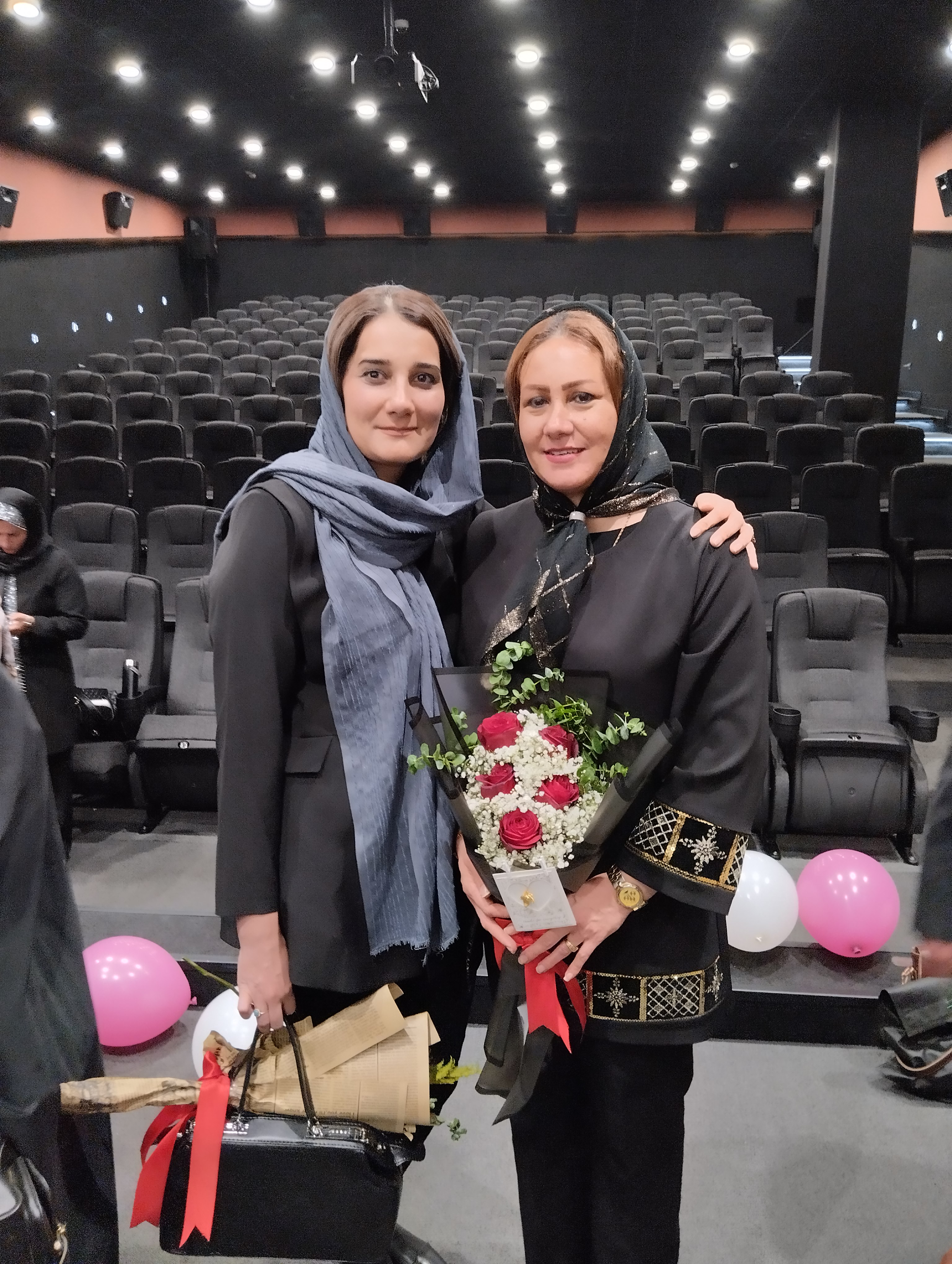 در کنار پشتیبان بی نظیرم بانو مریم برزگرتاش عزیز_اسفند 1402