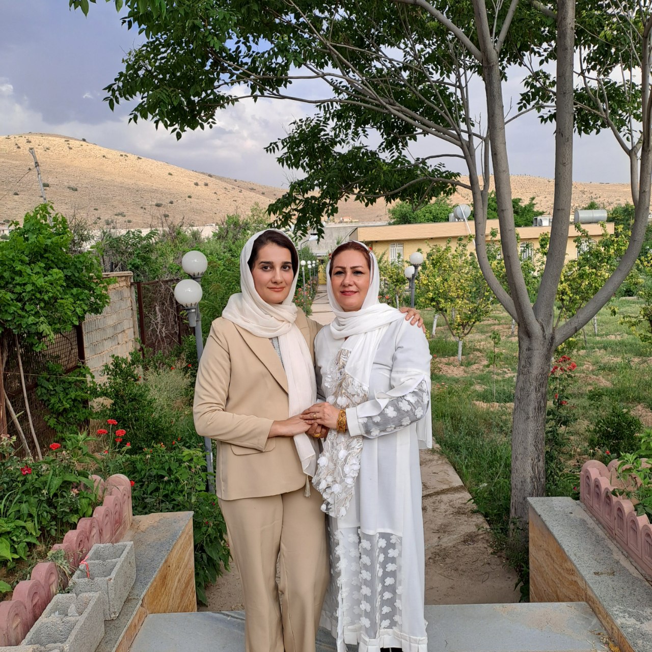 من و پشتیبان بی نظیرم بانو مریم برزگرتاش