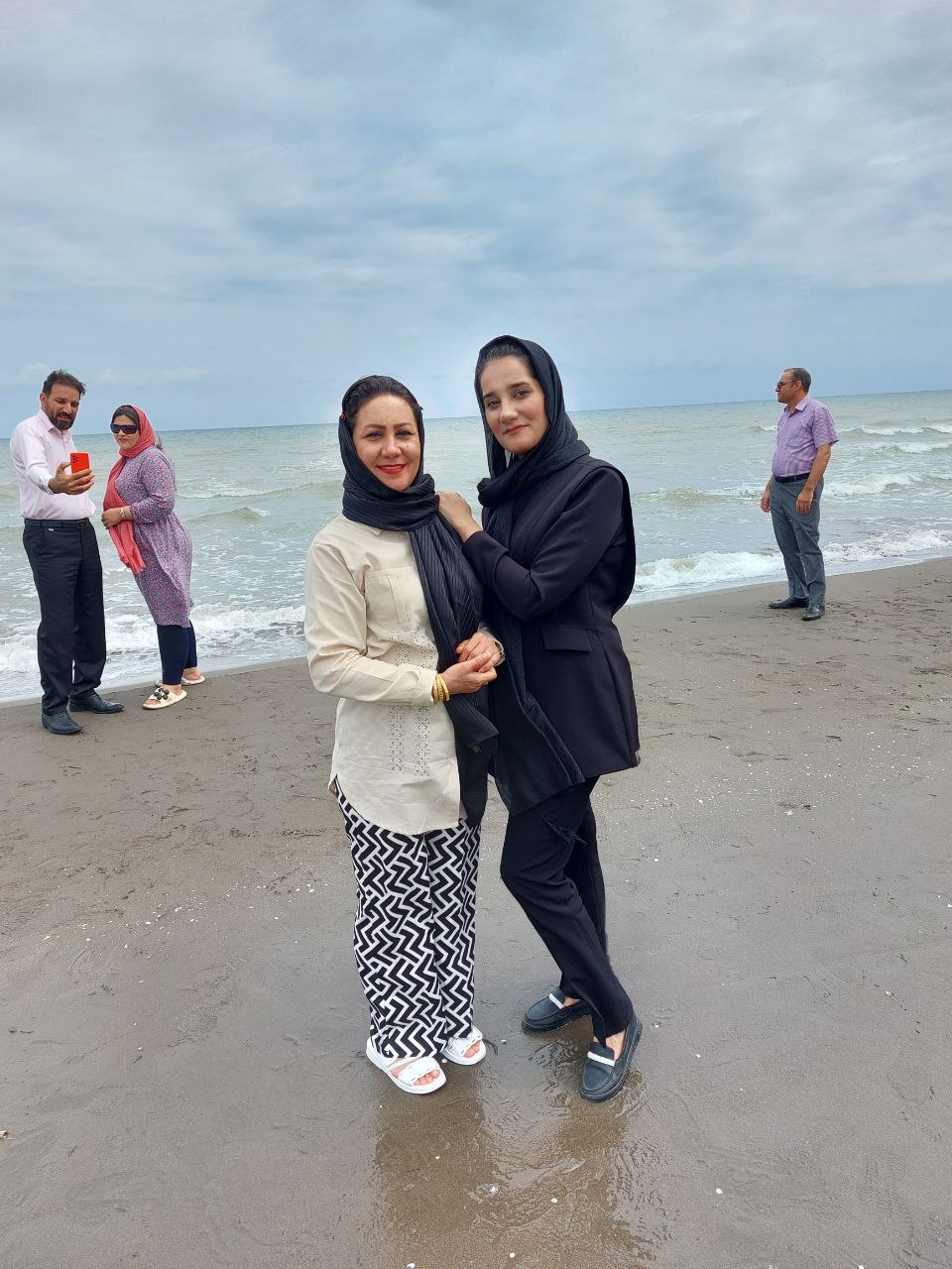 من و پشتیبان همیشگی ام بانو مریم برزگرتاش