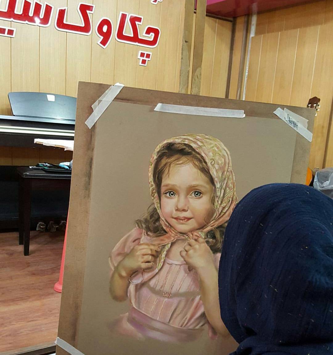 هنرجویان در حال طراحی