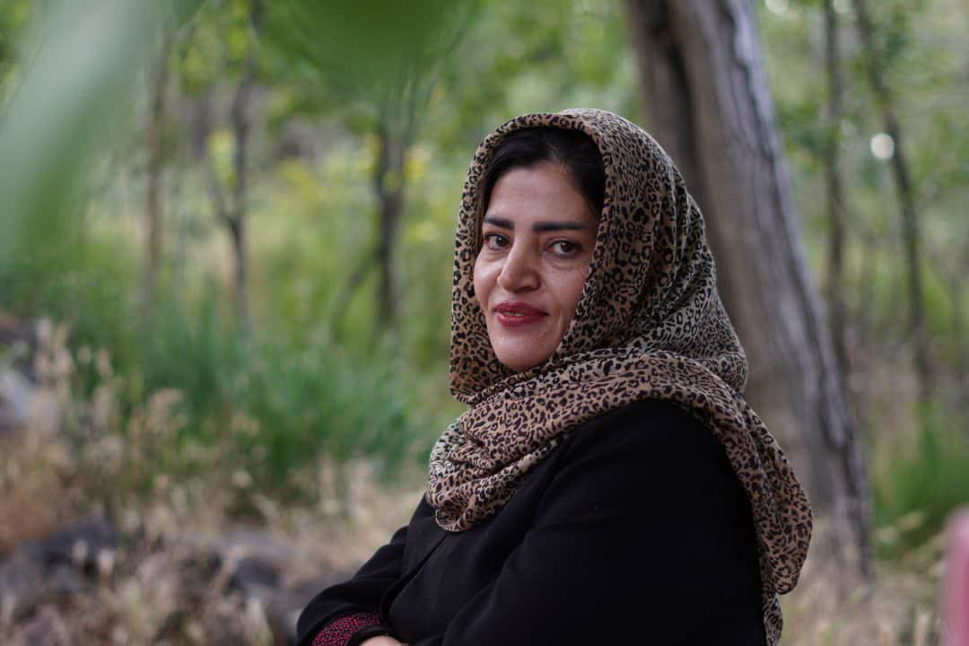 بانو ناهید بابایی استاد قالیبافی ,نقشه خوانی و چله کشی