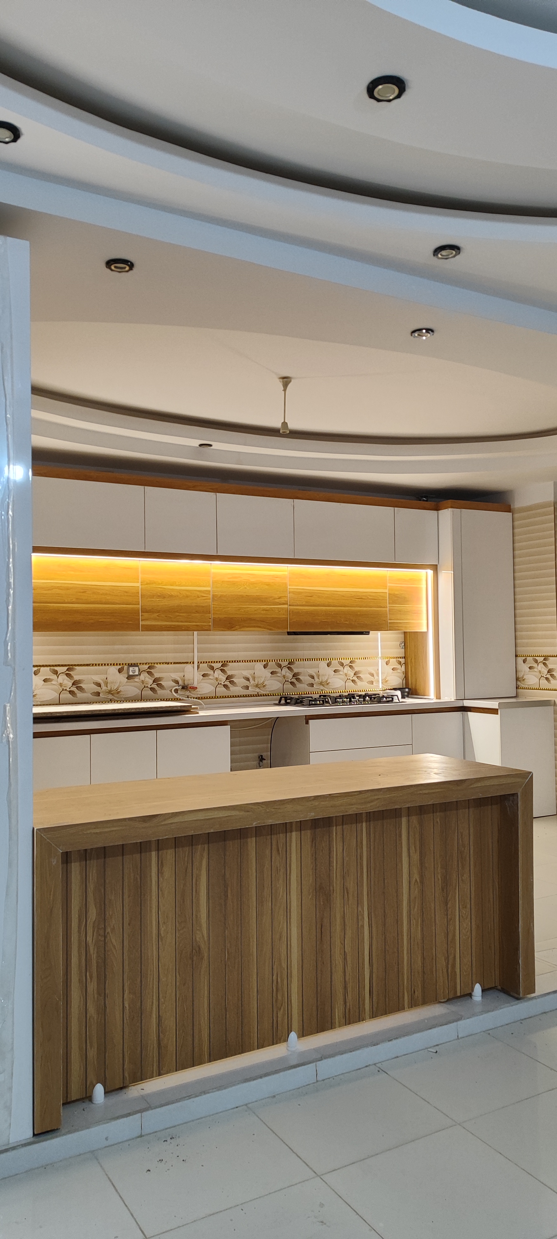 هایگلاس سفید براق و بلوطی