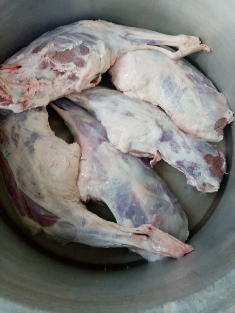 ران های گوسفندی خالص اماده برای پخت