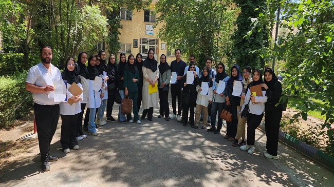 اهدا گواهی به دانشجویان در بیمارستان استاد محرری شیراز