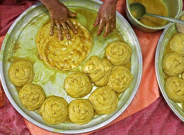 نان روغنی (ساده، تند، با سبزی، با سیب زمینی)
