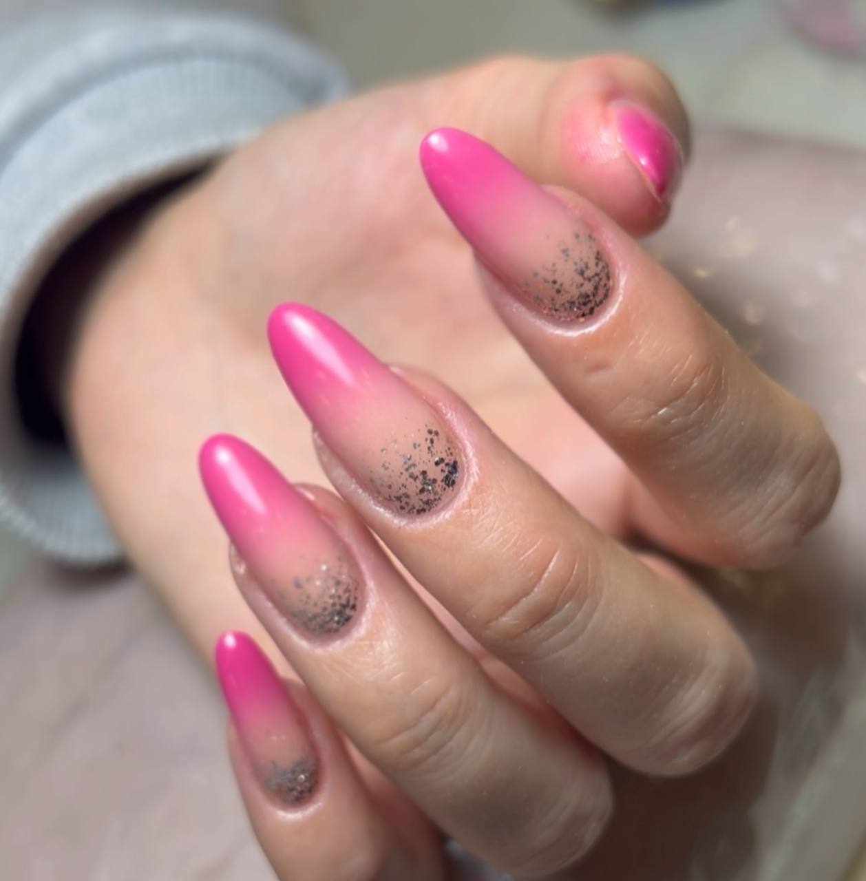 خدمات ناخن😍برای دیدن نمونه کارهای بیشتر روی عکس کیلیک کنین☝🏻