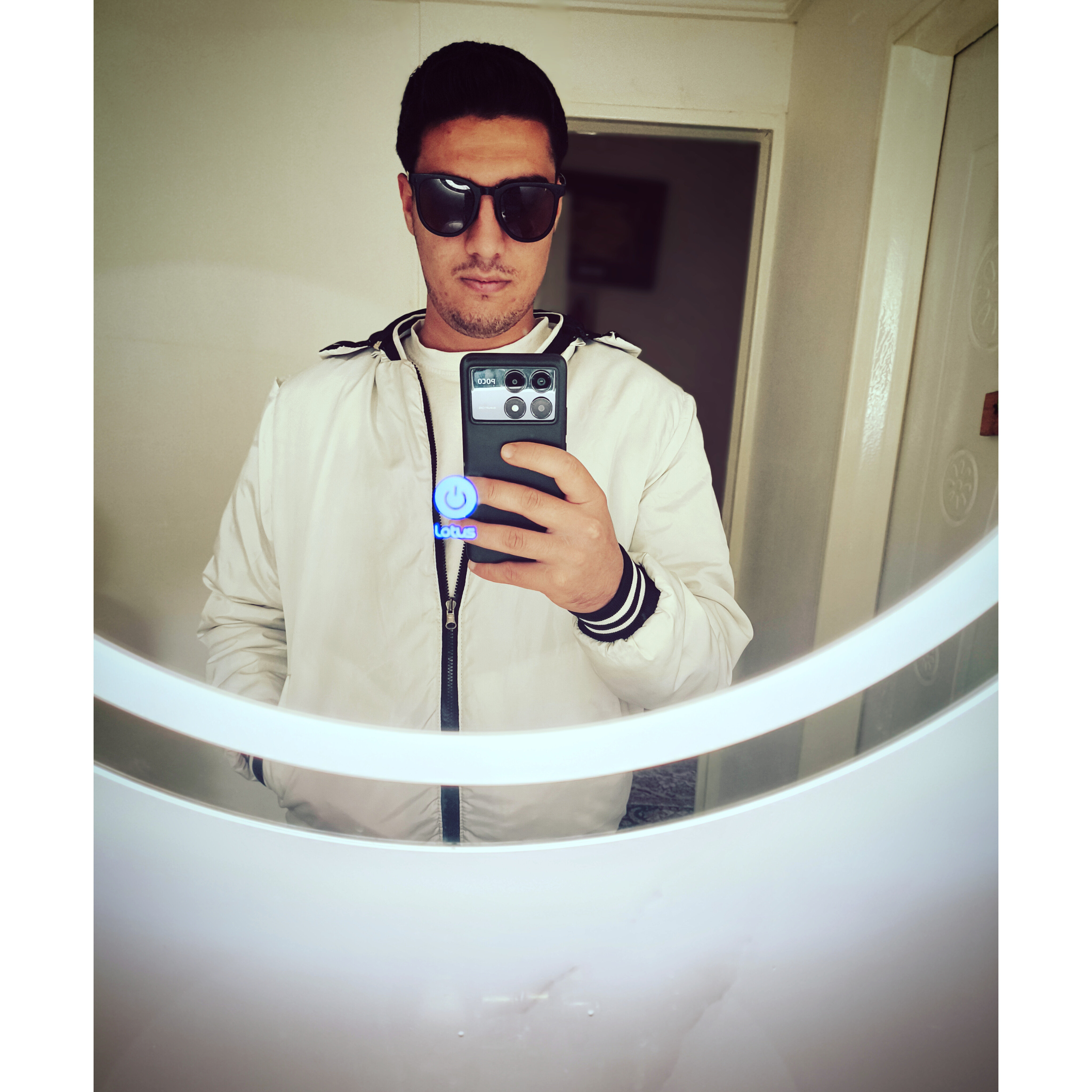 مشاور آینوتی