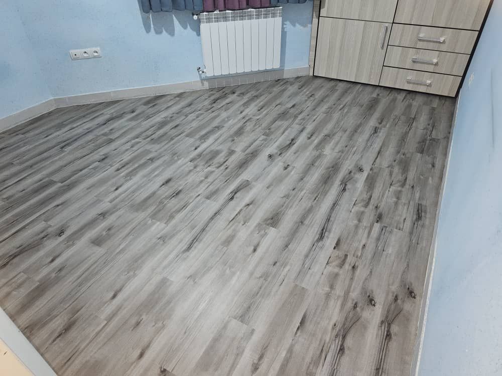 کاغذدیواری و کفپوش