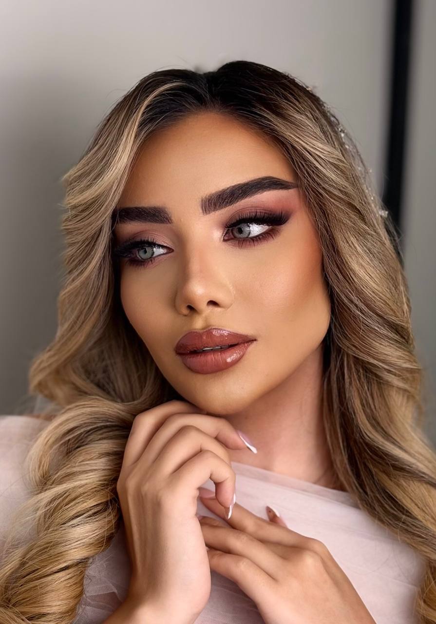 خدمات میکاپ 🥰برای دیدن نمونه کارهایی بیشتر روی عکس کلیک کنین ☝🏻 