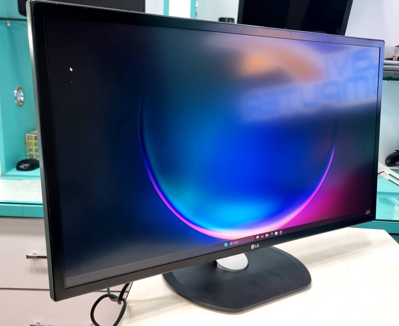 مانیتور حرفه ای LG 32 - 4k