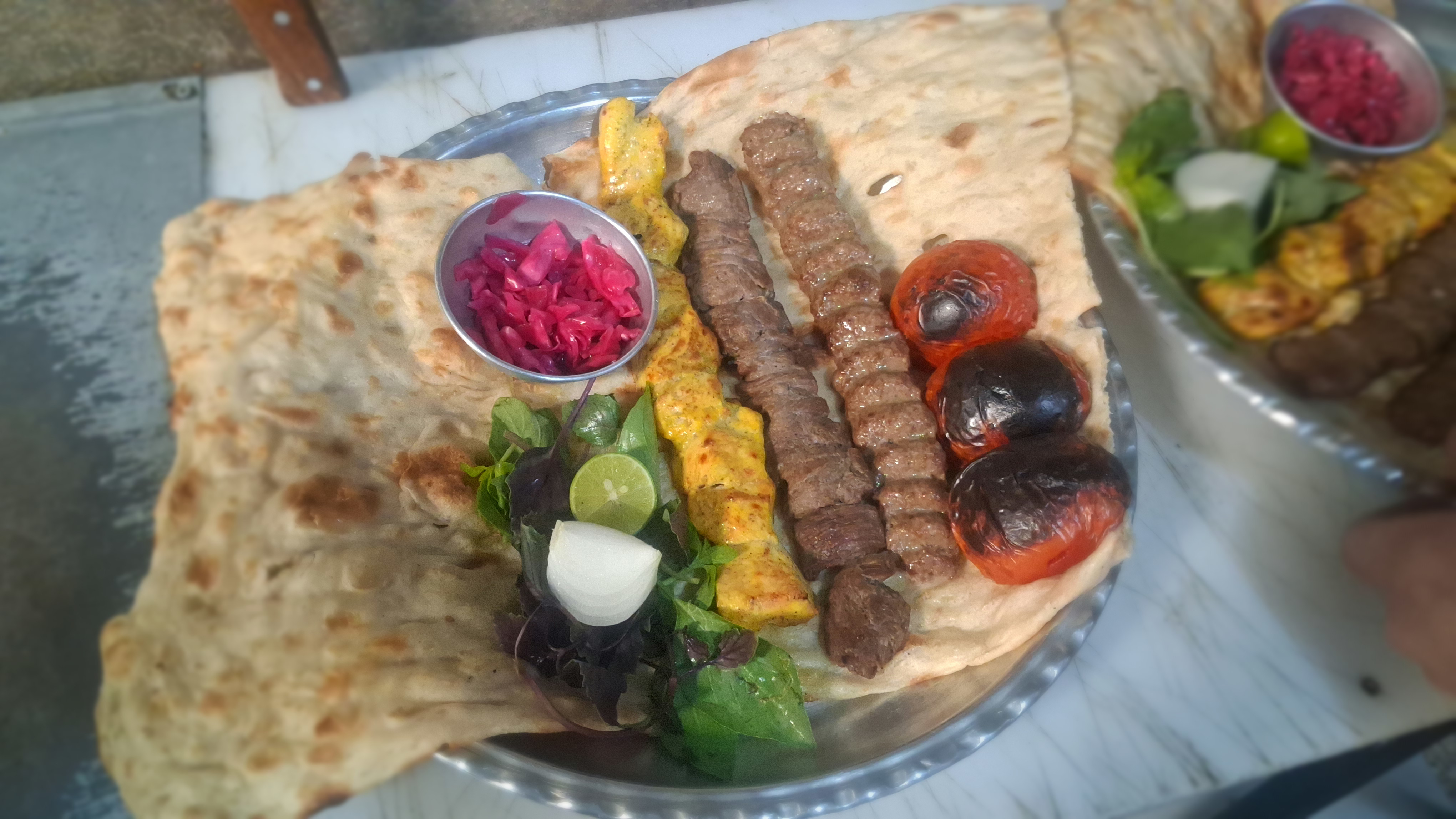کباب وزیری(1 سیخ کوبیده،1 سیخ جوجه،1 سیخ چنجه)