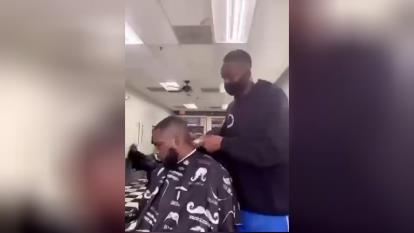 داره خودشو میخوره ک این لنتی کرونا داشت😂😂😂