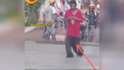 مرض داره یا حواسش نبود😂😂😂😂