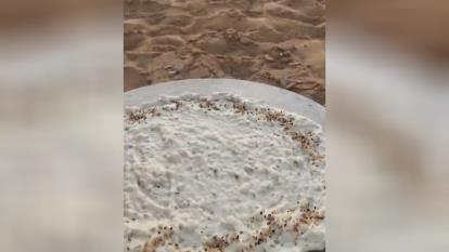 پختن نان محلی درلارستان فارس به اسم بالاتوه