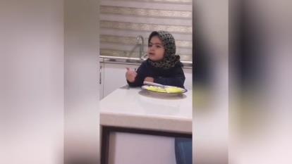مامان شمام اینطوریه( ای جان چقدر بانمک بازی میکنم تپلی )
