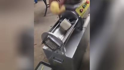 خلال کردن سیب زمینی😯🥔🍟