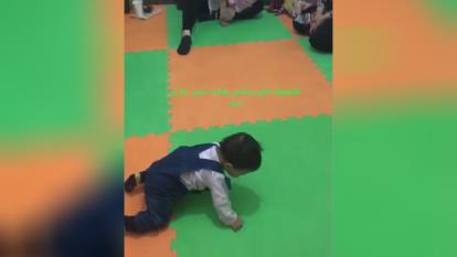 پا گرفتن کودک به کمک کاردرمانی
