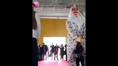 عروسک گردانی زیبا 😍