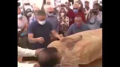 باز کردن تابوت 2500 ساله سالم