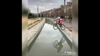 حرکت نمایشی