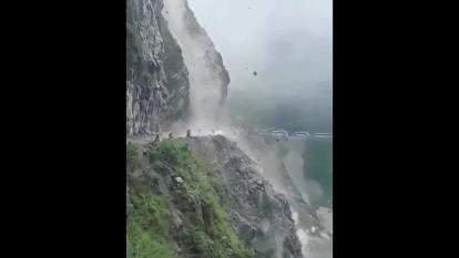 بارش سنگ از آسمان