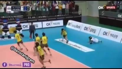 هر تیمی یه همچین بازیکنی داشته باشه هیچوقت شکست نمیخوره 😂😂😂😂