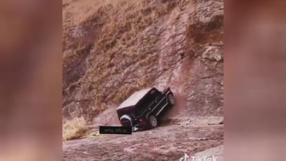 قدرت نمایی بنز😐😨😲