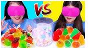 مسابقه خوردن شکلات و ژله با چشمان بسته