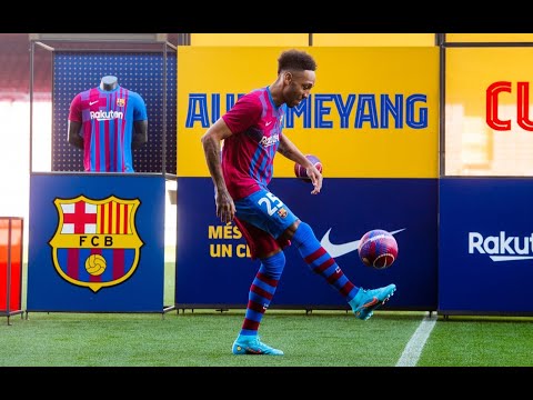 پوستر لمس‌های اولیه آوبامیانگ به عنوان بازیکن بارسلونا در مراسم...