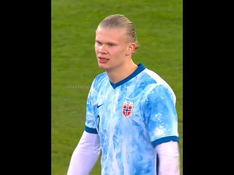 پوستر هنگامی که بازیکنان تاکل می‌شوند هالند 🥶