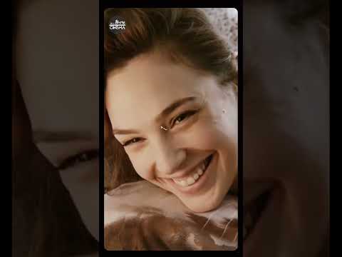 پوستر نقش شیرین گال گدوت