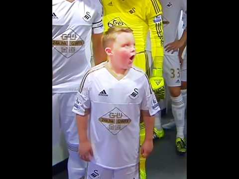 پوستر بازیکنان و کودکان جرارد 😂