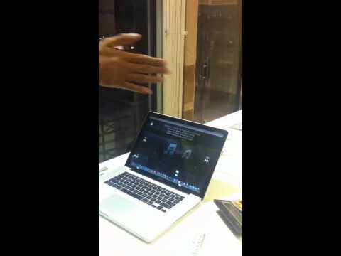 پوستر قابلیت کنترل آیتونز از راه دور به وسیله حرکت دست ها