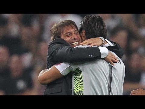 پوستر جوونتوس و کونته پس از برتری 2-0 مقابل میلان جشن می‌گیرند