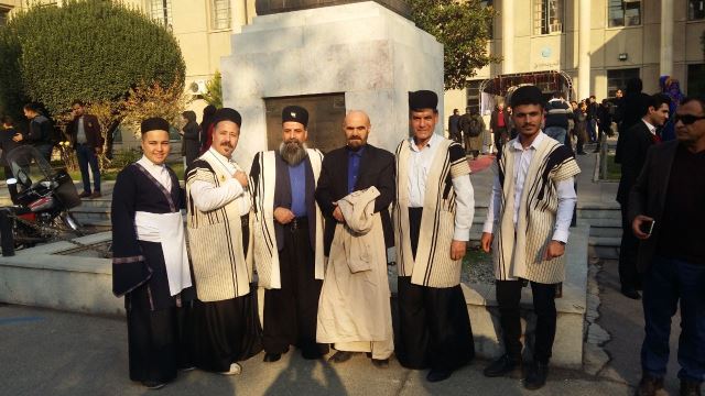 دکتر جهانگیر داودی در میان عشایر