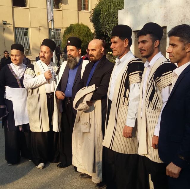 دکترجهانگیر داودی در میان عشایر