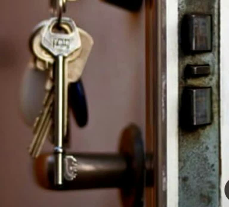 تعمیر انواع قفل های درب منزل در محل