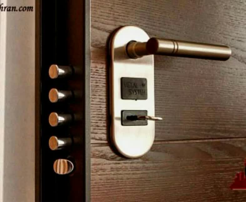 باز کردن انواع درهای کارتی و رمزی در محل