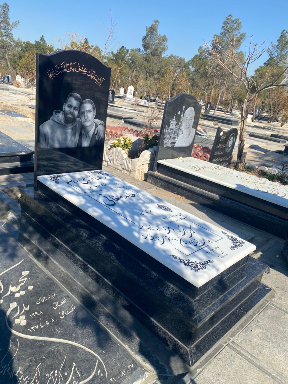 سنگ مزار یادآدران
