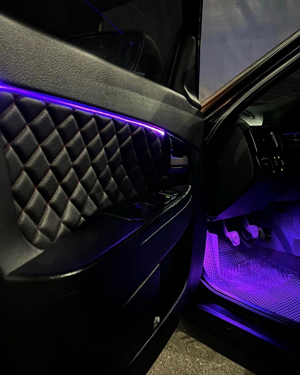 نورپردازی داخلی خودرو