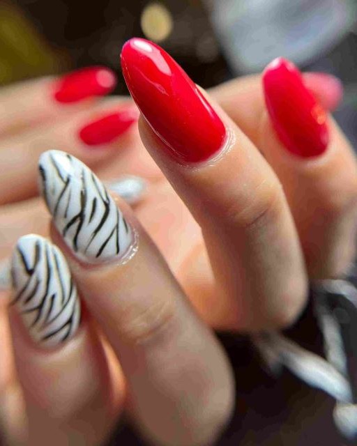 کاشت ناخن قرمز و گورخری در اصفهان