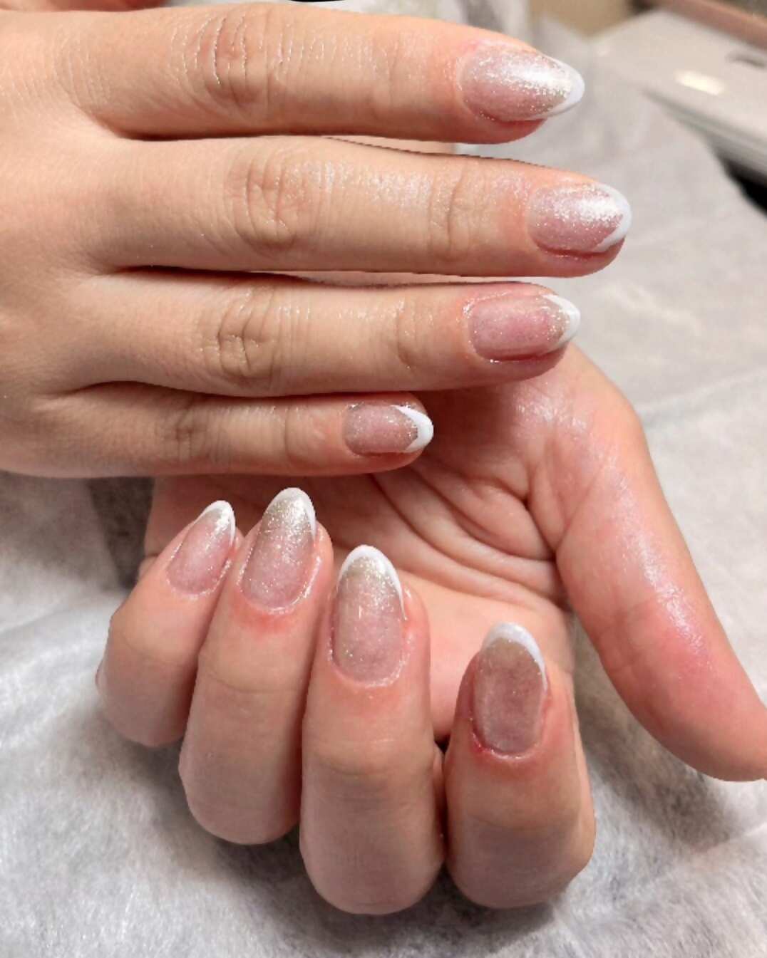 کاشت ناخن طبیعی براق در اصفهان