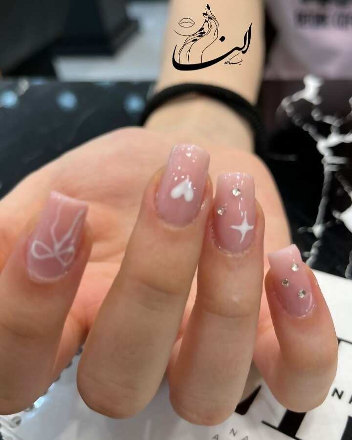 کاشت ناخن نود و سفید در اصفهان