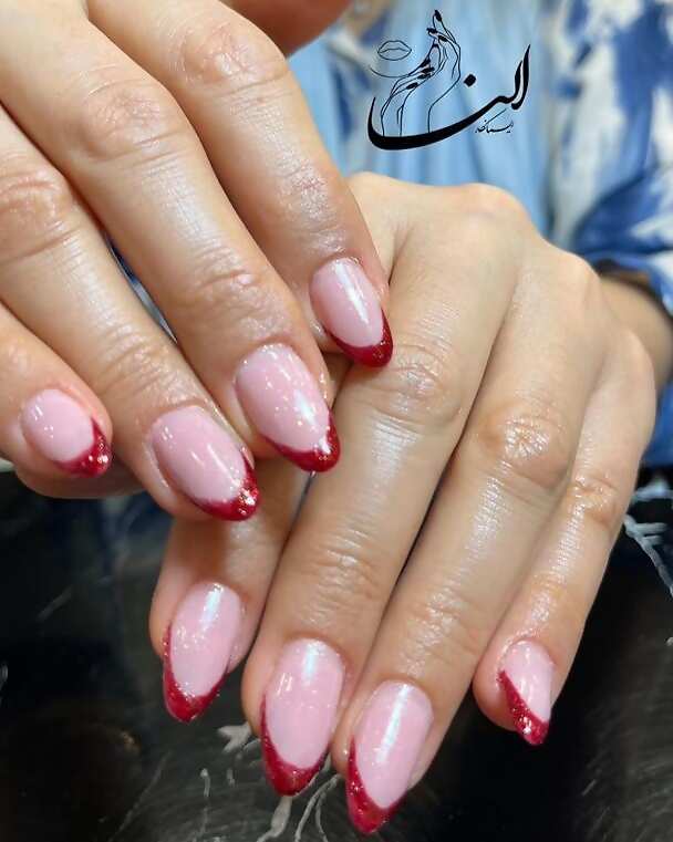 کاشت ناخن فرنچ قرمز در اصفهان
