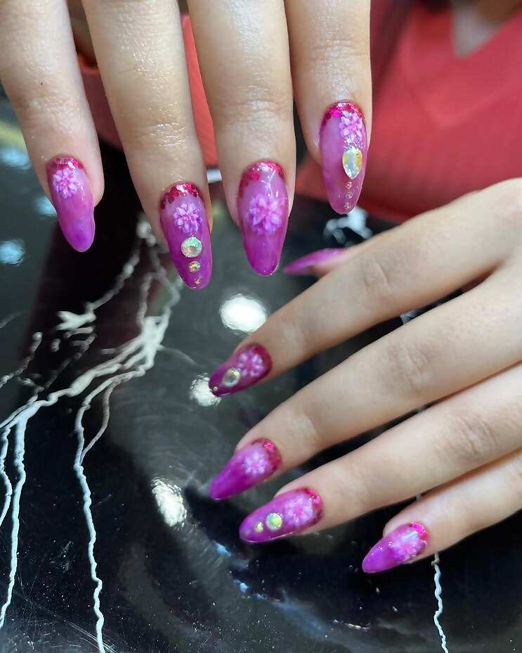 کاشت ناخن ژورنالی صورتی در اصفهان