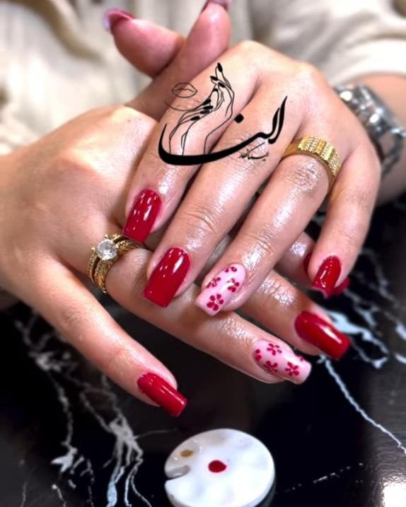 کاشت ناخن طرح گلبرگ در اصفهان