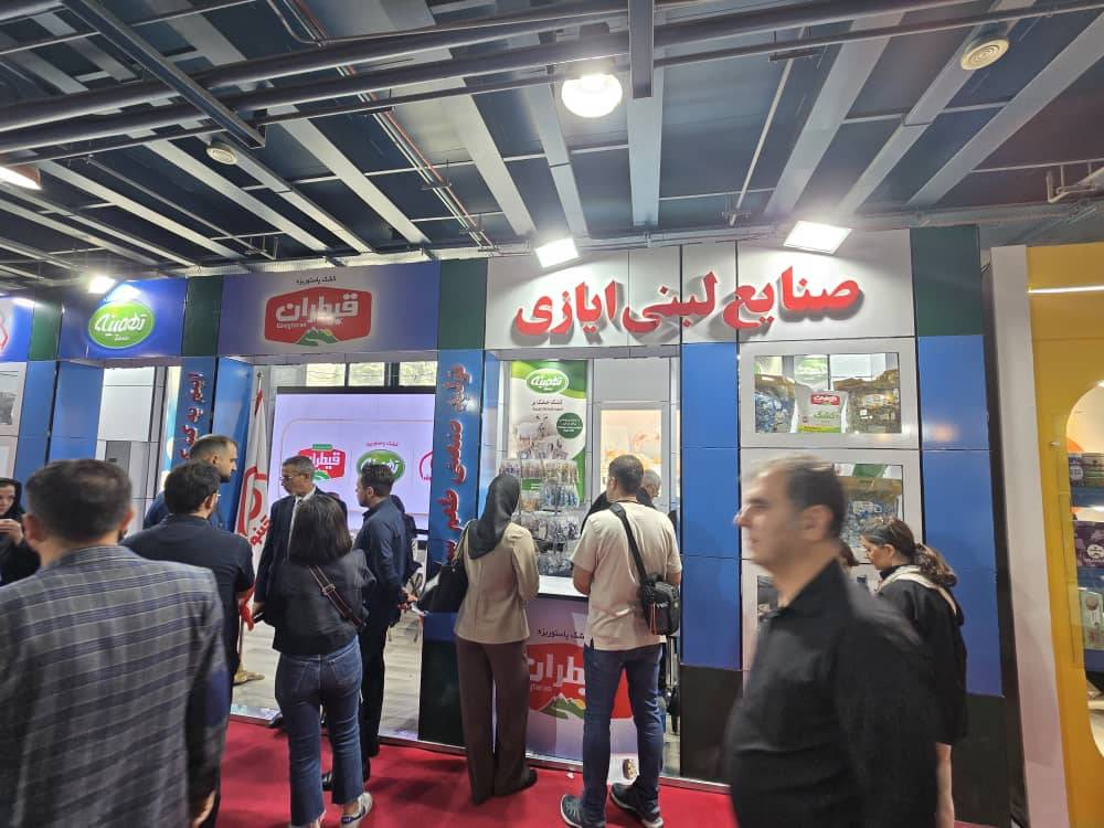 نمای ۲۰ از غرفه نمایشگاهی با لایت‌باکس اختصاصی ساخته‌شده توسط سازه سازان برتر ایرانیان