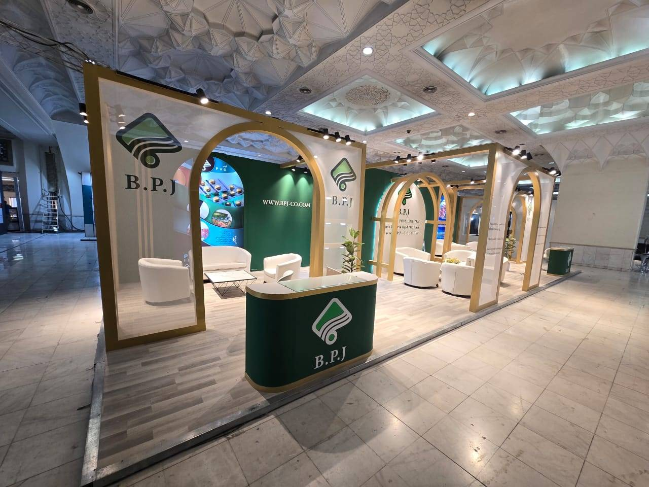 نمای ۳۸ از غرفه نمایشگاهی سازه سازان برتر ایرانیان با اجرای تجهیزات پویا
