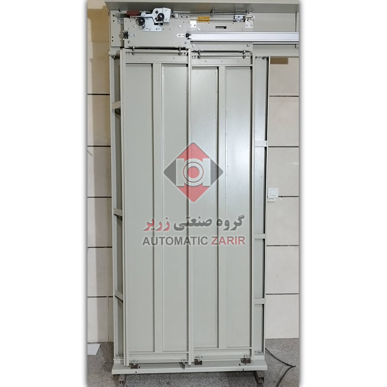 درب نیمه اتوماتیک آسانسور 